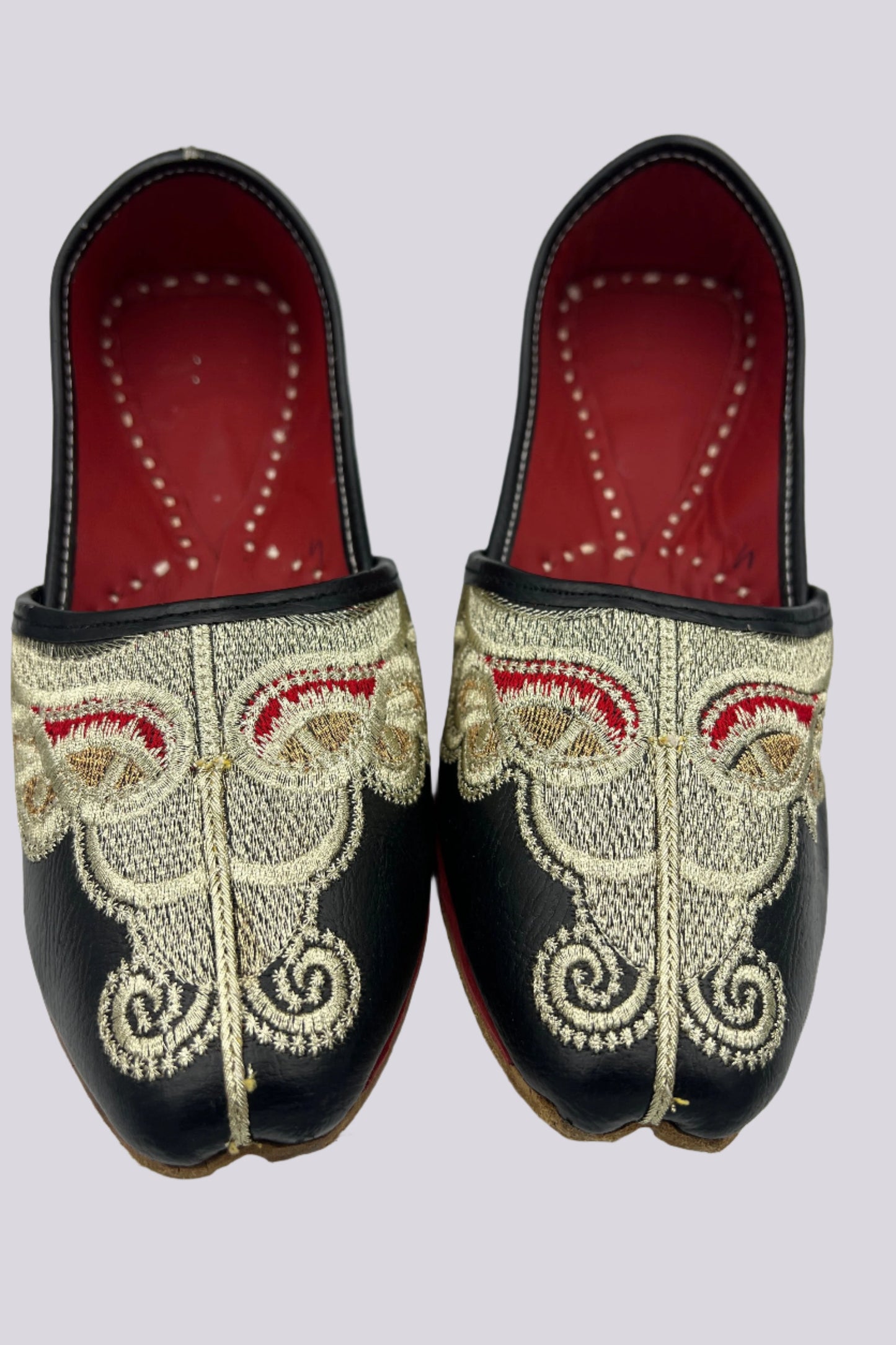 Black Embroidery Jutti