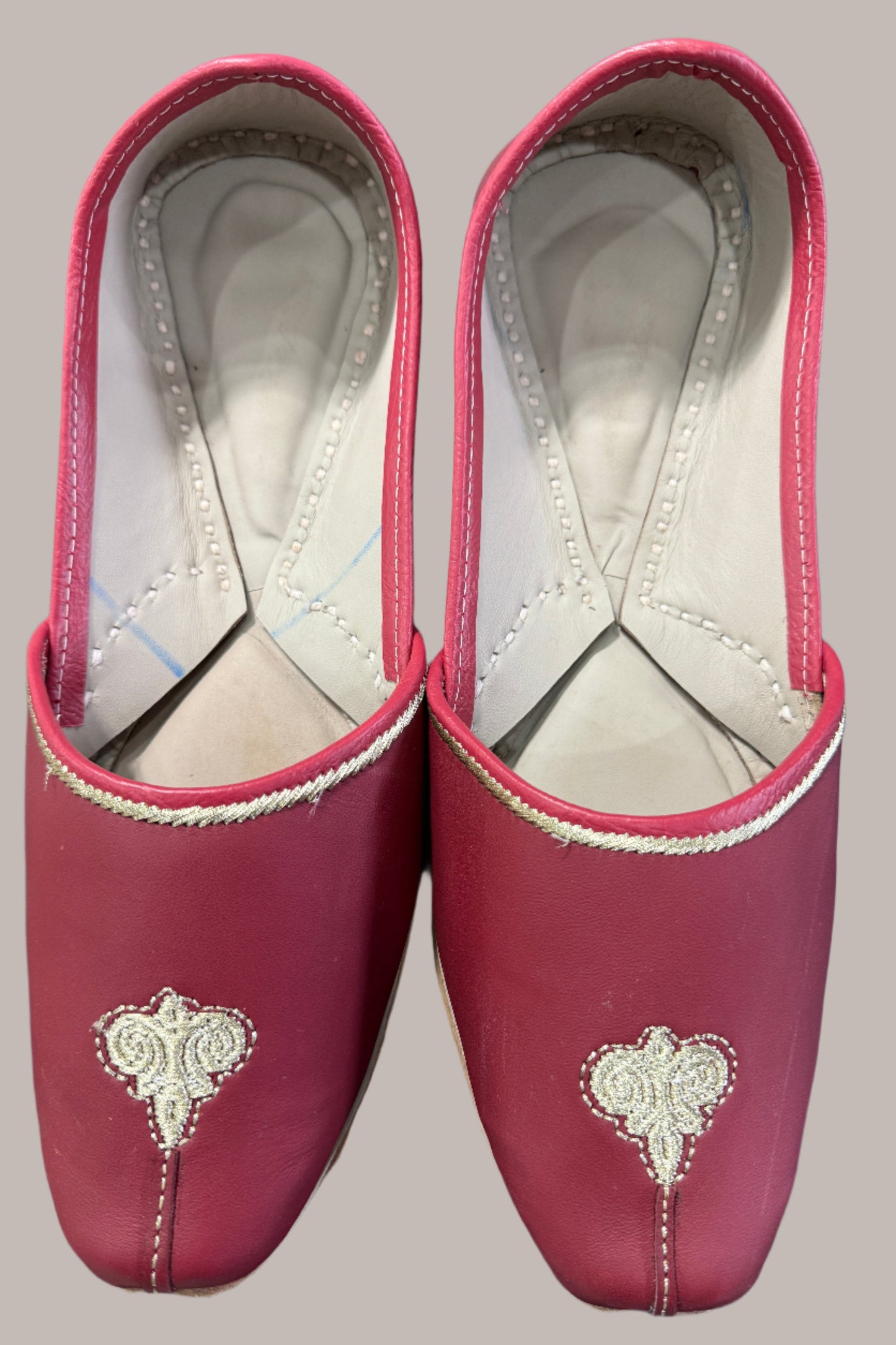 Red Embroidery Jutti